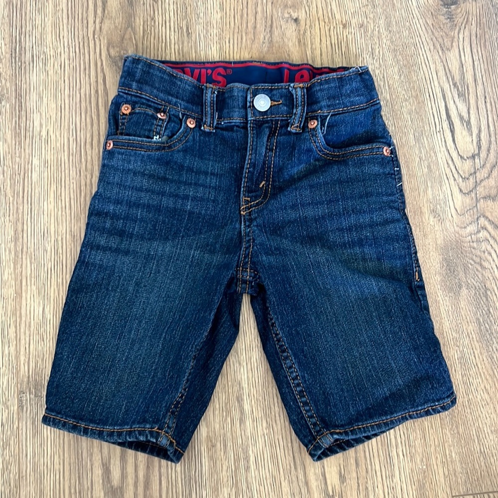 Levi’s boys size 5 dark denim shorts